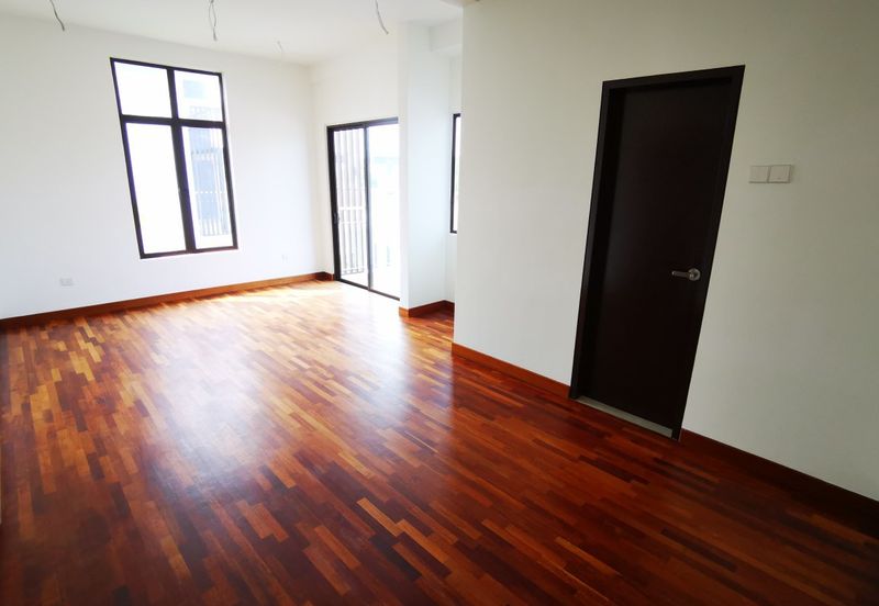 Perdana Lakeview East