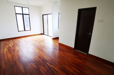 Perdana Lakeview East