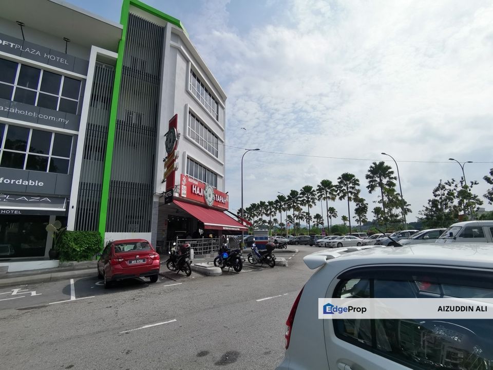 STRATEGIC Tenanted Shop/Office  Bdr Puteri Bangi, Selangor, Bangi