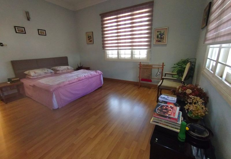 Huge Land 2 storey bungalow at Seksyen 6,Shah Alam