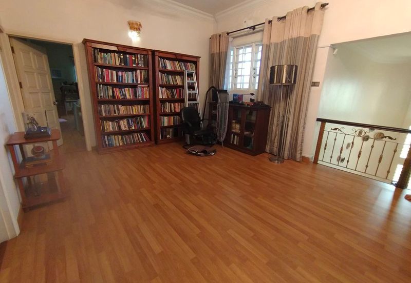 Huge Land 2 storey bungalow at Seksyen 6,Shah Alam