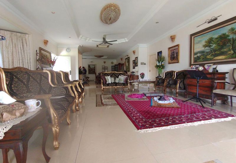 Huge Land 2 storey bungalow at Seksyen 6,Shah Alam