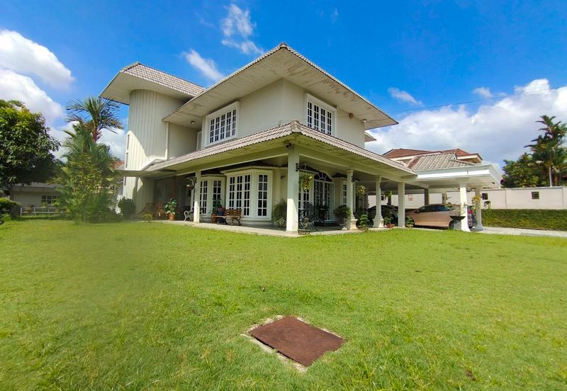 Huge Land 2 storey bungalow at Seksyen 6,Shah Alam
