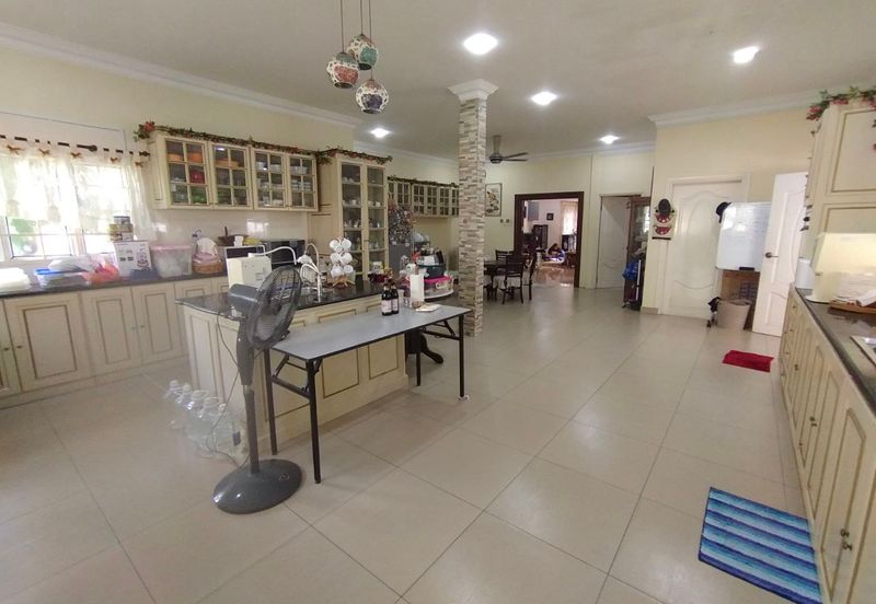 Huge Land 2 storey bungalow at Seksyen 6,Shah Alam