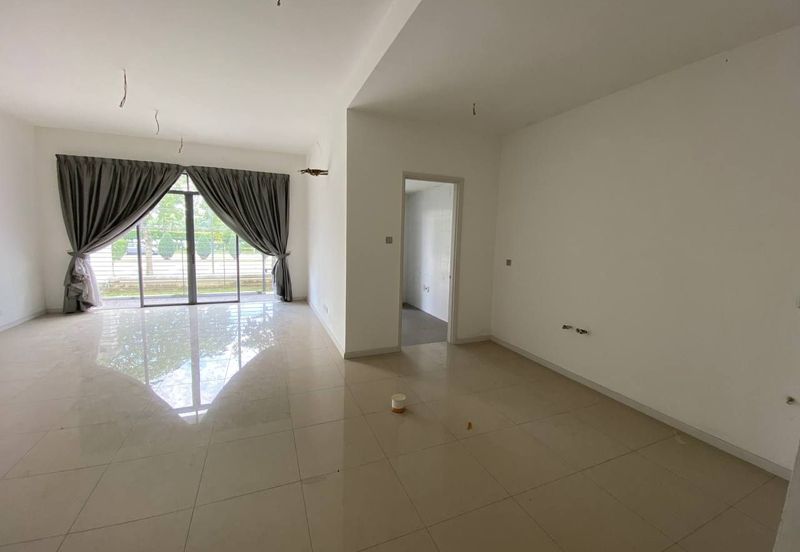 Summerglades, Perdana Lakeview West