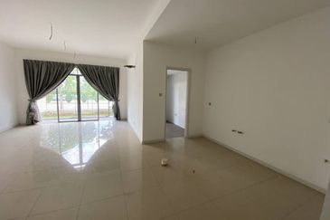 Summerglades, Perdana Lakeview West