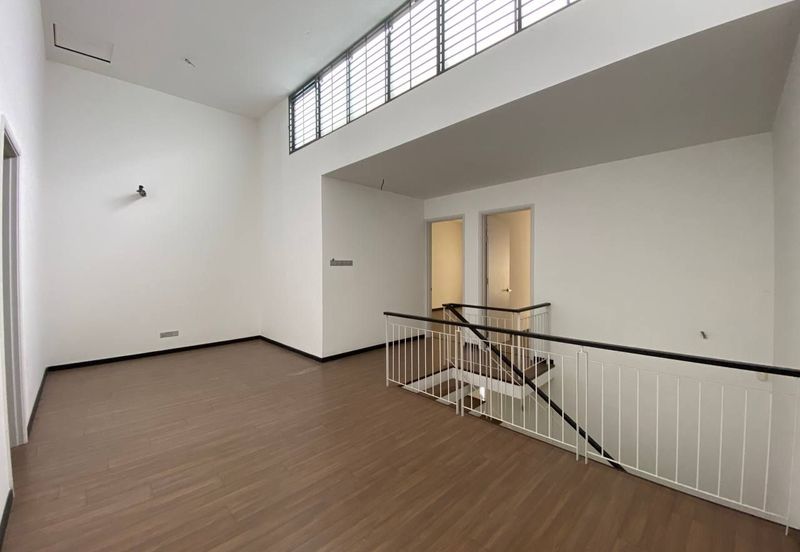 Summerglades, Perdana Lakeview West