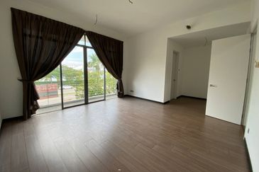 Summerglades, Perdana Lakeview West