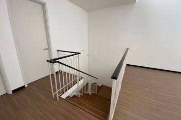 Summerglades, Perdana Lakeview West