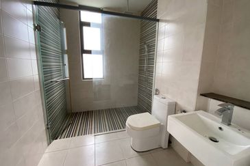 Summerglades, Perdana Lakeview West