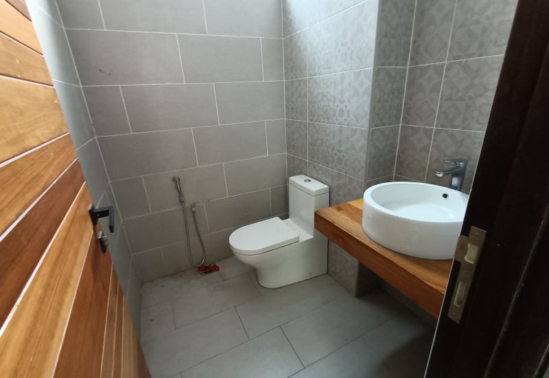 Modern 2 ½ Storey Bungalow Design with Pool and Private Life at Bukit Jelutong