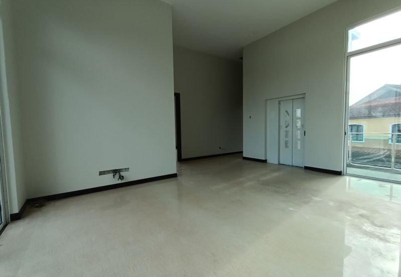 Modern 2 ½ Storey Bungalow Design with Pool and Private Life at Bukit Jelutong