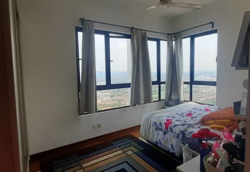 I Residence @ I City