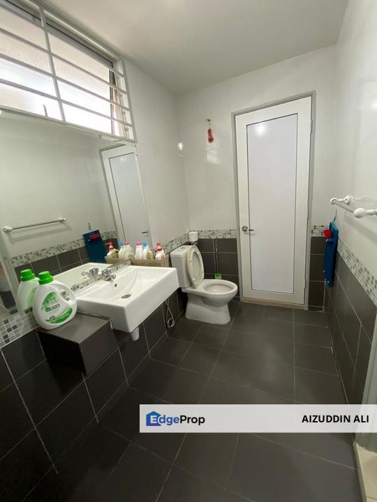 Facing Opern 2 Storey Terace House Bukit Raja Freehold, Selangor, Klang