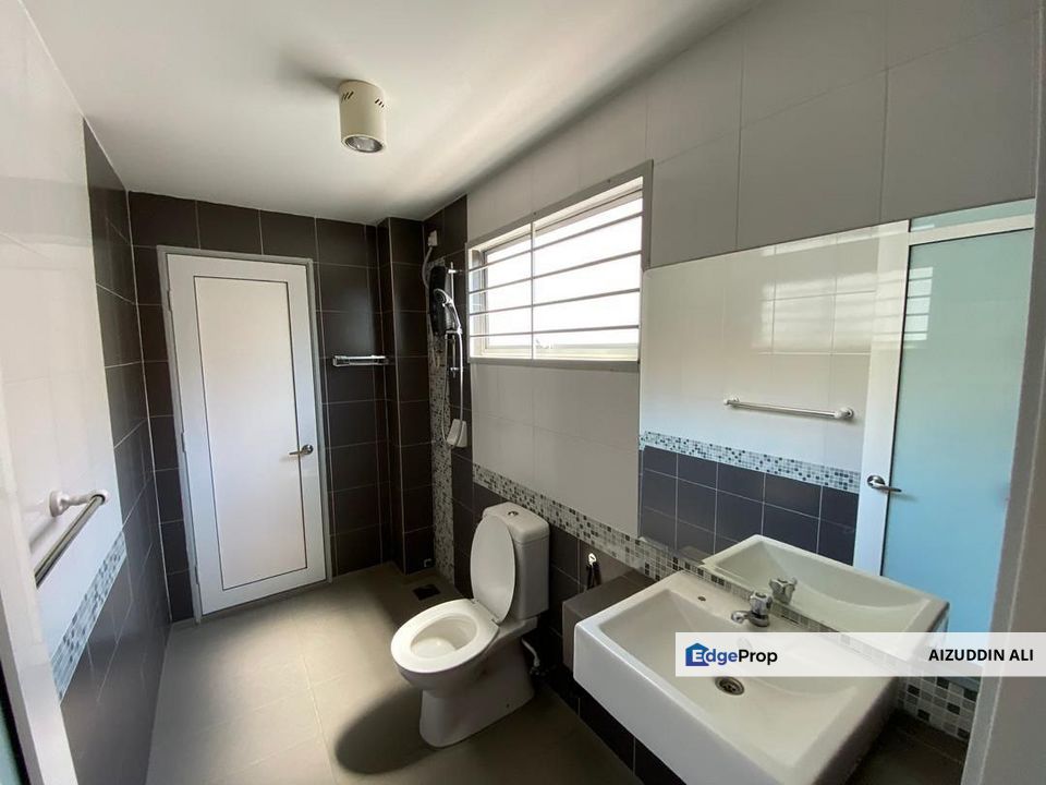 Facing Opern 2 Storey Terace House Bukit Raja Freehold, Selangor, Klang