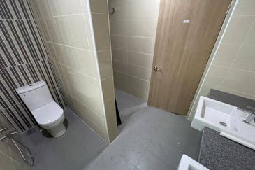 Refurbish Double Storey Bukit Jelutong, U8 Shah Alam Facing Open