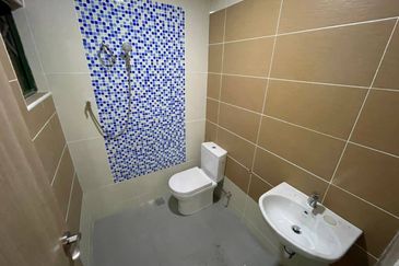 Refurbish Double Storey Bukit Jelutong, U8 Shah Alam Facing Open