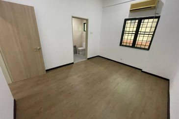 Refurbish Double Storey Bukit Jelutong, U8 Shah Alam Facing Open