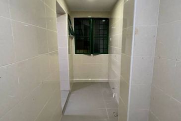 Refurbish Double Storey Bukit Jelutong, U8 Shah Alam Facing Open