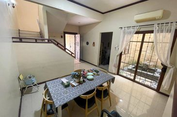 Double Storey Jalan Adang, Seksyen U8 Bukit Jelutong, Shah Alam