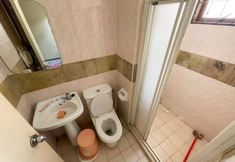 Double Storey Jalan Adang, Seksyen U8 Bukit Jelutong, Shah Alam