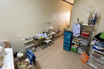 Double Storey Jalan Adang, Seksyen U8 Bukit Jelutong, Shah Alam