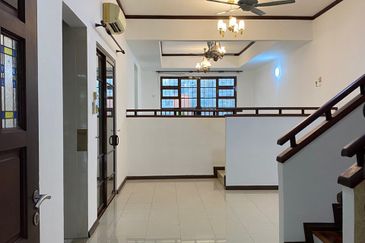 Double Storey Superlink Jalan Adang, Seksyen U8 Bukit Jelutong, Shah Alam 