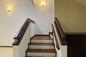 Double Storey Superlink Jalan Adang, Seksyen U8 Bukit Jelutong, Shah Alam 