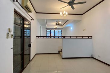 Double Storey Superlink Jalan Adang, Seksyen U8 Bukit Jelutong, Shah Alam 