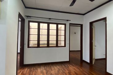 Double Storey Superlink Jalan Adang, Seksyen U8 Bukit Jelutong, Shah Alam 