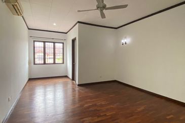 Double Storey Superlink Jalan Adang, Seksyen U8 Bukit Jelutong, Shah Alam 