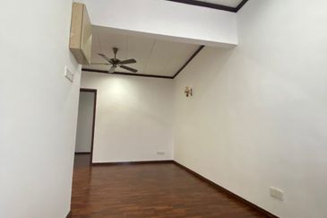 Double Storey Superlink Jalan Adang, Seksyen U8 Bukit Jelutong, Shah Alam 