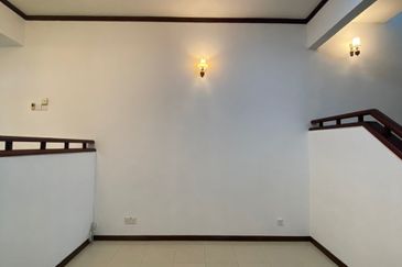 Double Storey Superlink Jalan Adang, Seksyen U8 Bukit Jelutong, Shah Alam 