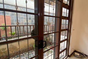 Double Storey Superlink Jalan Adang, Seksyen U8 Bukit Jelutong, Shah Alam 