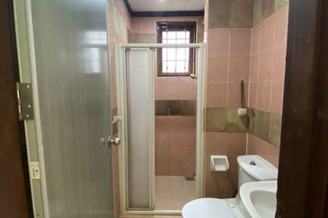 Double Storey Superlink Jalan Adang, Seksyen U8 Bukit Jelutong, Shah Alam 