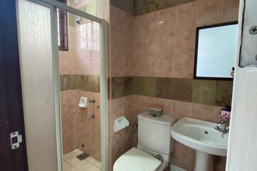 Double Storey Superlink Jalan Adang, Seksyen U8 Bukit Jelutong, Shah Alam 