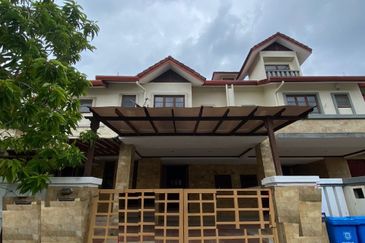 Double Storey Superlink Jalan Adang, Seksyen U8 Bukit Jelutong, Shah Alam 