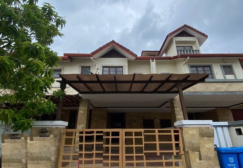 Double Storey Superlink Jalan Adang, Seksyen U8 Bukit Jelutong, Shah Alam 