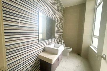 2.5 Storey Bungalow at Avenue 6 Lake Valley Bandar Tun Hussein Onn (High End Exclusive Neighbourhood area) 