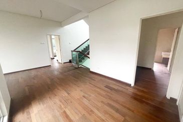 2.5 Storey Bungalow at Avenue 6 Lake Valley Bandar Tun Hussein Onn (High End Exclusive Neighbourhood area) 