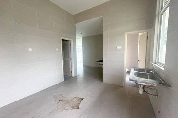 2.5 Storey Bungalow at Avenue 6 Lake Valley Bandar Tun Hussein Onn (High End Exclusive Neighbourhood area) 