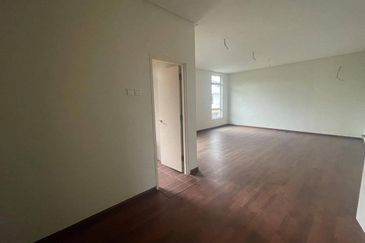 2.5 Storey Bungalow at Avenue 6 Lake Valley Bandar Tun Hussein Onn (High End Exclusive Neighbourhood area) 