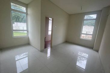 2.5 Storey Bungalow at Avenue 6 Lake Valley Bandar Tun Hussein Onn (High End Exclusive Neighbourhood area) 