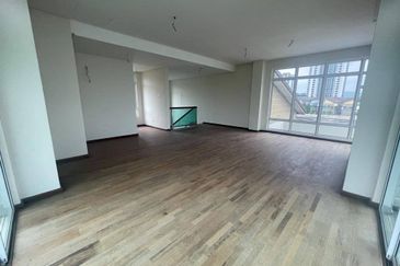 2.5 Storey Bungalow at Avenue 6 Lake Valley Bandar Tun Hussein Onn (High End Exclusive Neighbourhood area) 