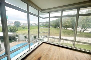 2.5 Storey Bungalow at Avenue 6 Lake Valley Bandar Tun Hussein Onn (High End Exclusive Neighbourhood area) 