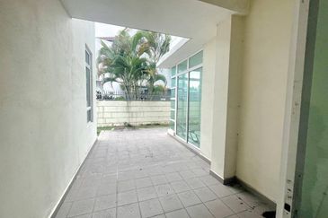 2.5 Storey Bungalow at Avenue 6 Lake Valley Bandar Tun Hussein Onn (High End Exclusive Neighbourhood area) 