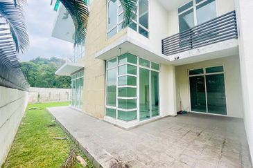 2.5 Storey Bungalow at Avenue 6 Lake Valley Bandar Tun Hussein Onn (High End Exclusive Neighbourhood area) 
