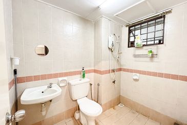 Double Storey Terrace House @ Jalan Arca Seksyen U8 Bukit Jelutong, Shah Alam