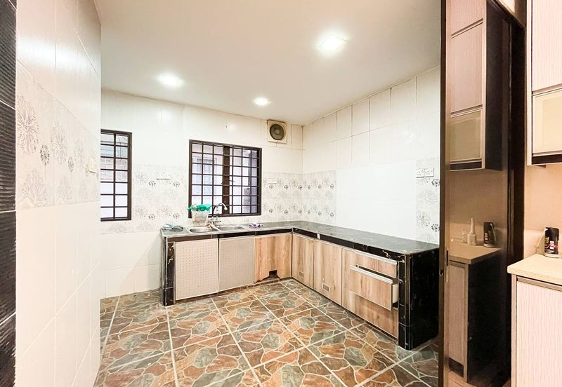 Double Storey Terrace House @ Jalan Arca Seksyen U8 Bukit Jelutong, Shah Alam