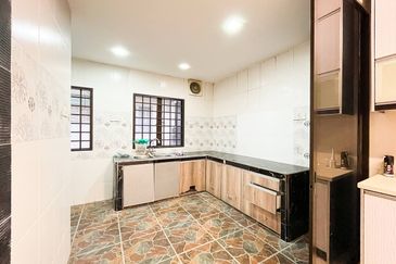 Double Storey Terrace House @ Jalan Arca Seksyen U8 Bukit Jelutong, Shah Alam